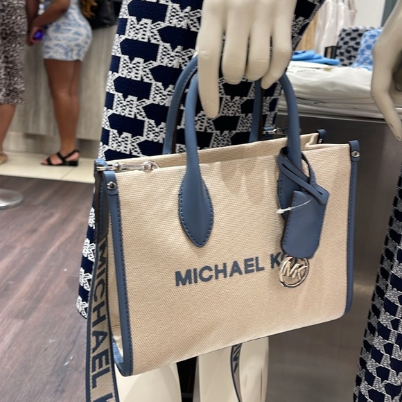Michael Kors Mirella Small Shopper Top Zip Logo Crossbody XBODY Bag MK
Denim
NWT - Picture 2 of 16